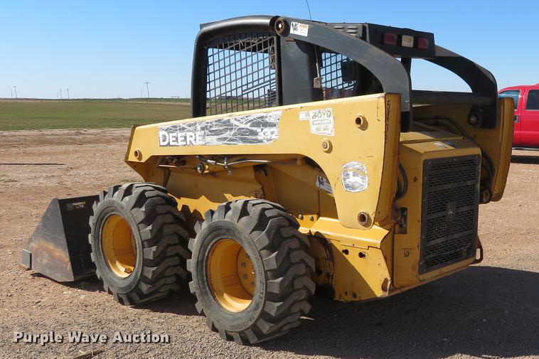 image for item DC0914 2006 John Deere 332 skid steer