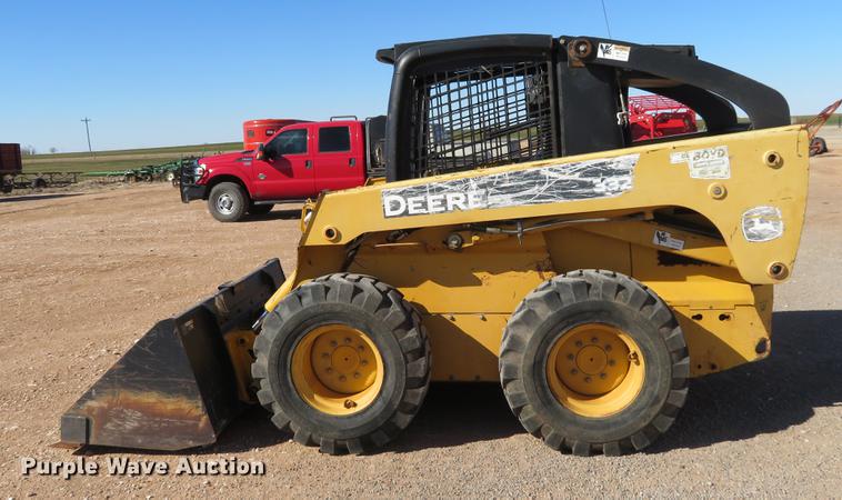 image for item DC0914 2006 John Deere 332 skid steer