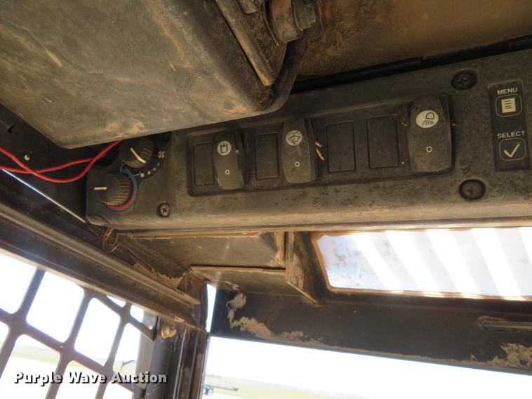 image for item DC0914 2006 John Deere 332 skid steer