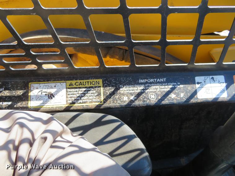 image for item DC0914 2006 John Deere 332 skid steer