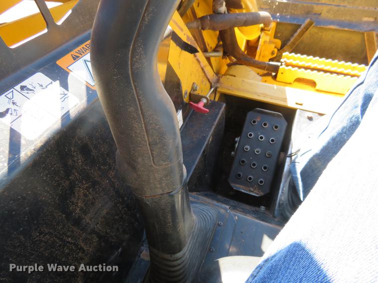 image for item DC0914 2006 John Deere 332 skid steer