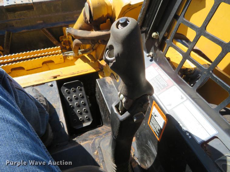 image for item DC0914 2006 John Deere 332 skid steer