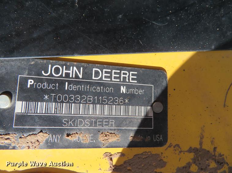 image for item DC0914 2006 John Deere 332 skid steer