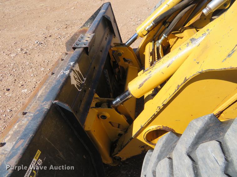 image for item DC0914 2006 John Deere 332 skid steer