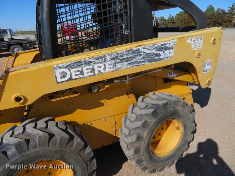 image for item DC0914 2006 John Deere 332 skid steer