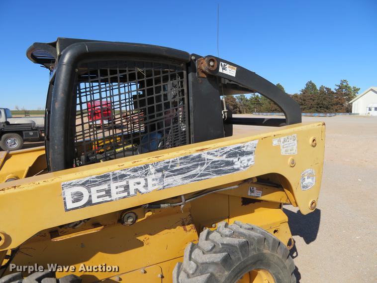 image for item DC0914 2006 John Deere 332 skid steer