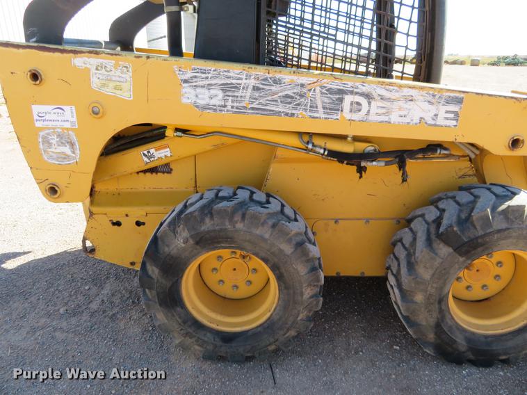 image for item DC0914 2006 John Deere 332 skid steer
