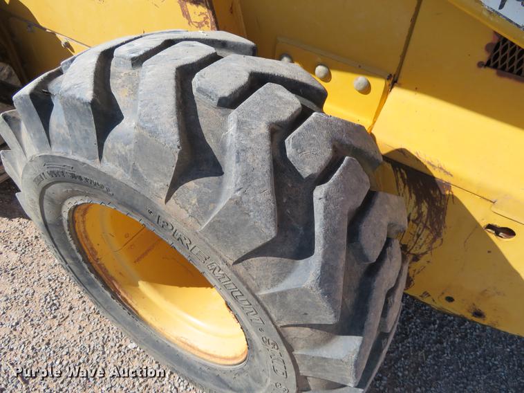 image for item DC0914 2006 John Deere 332 skid steer