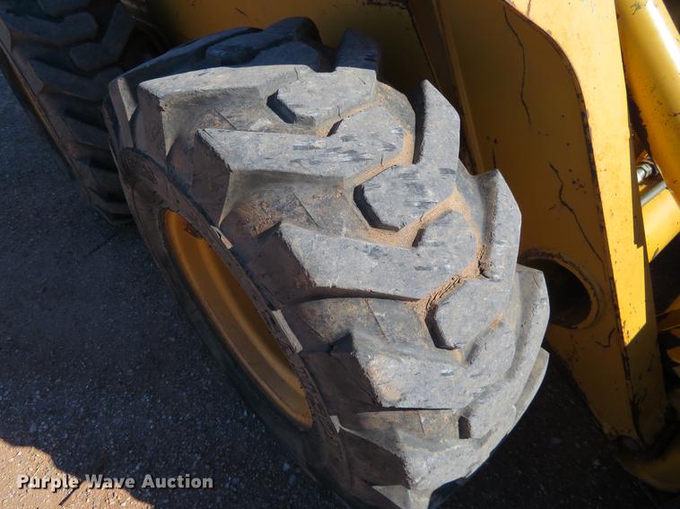 image for item DC0914 2006 John Deere 332 skid steer