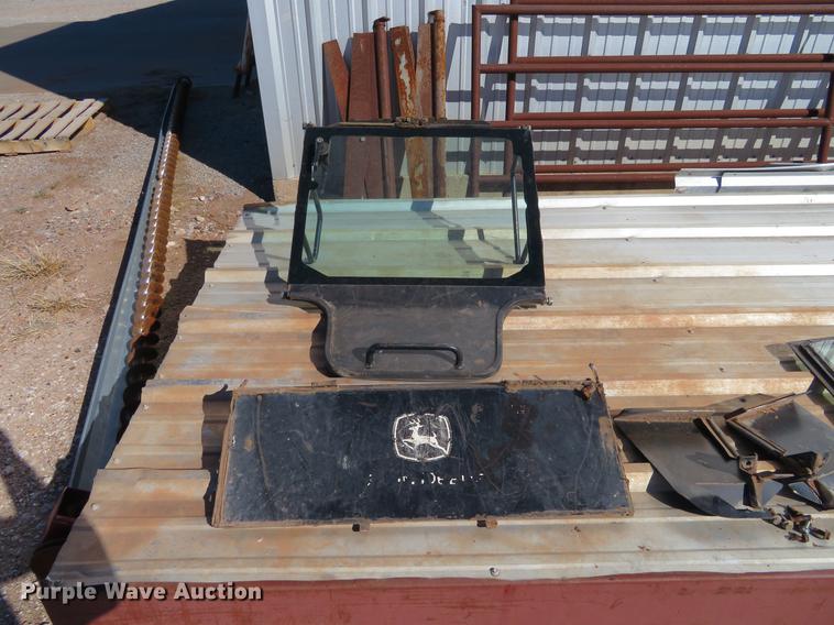 image for item DC0914 2006 John Deere 332 skid steer