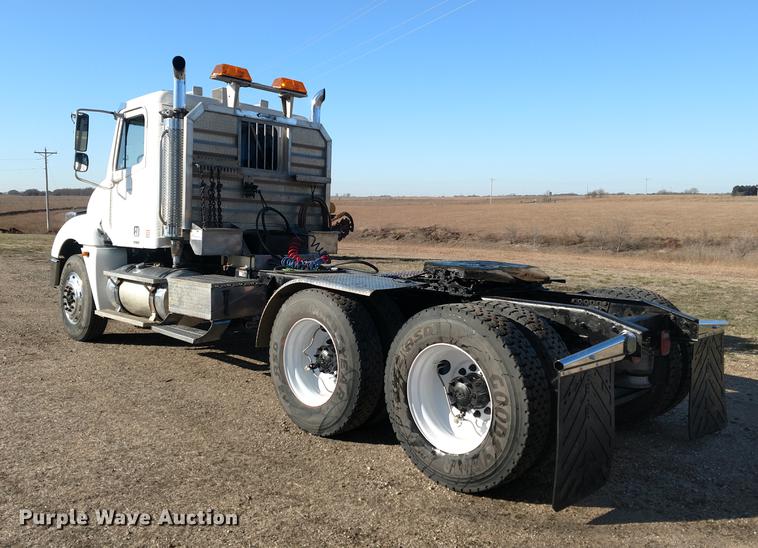 image for item DC0933 2006 Freightliner Columbia semi truck