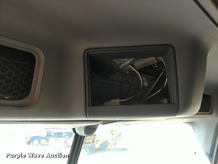 image for item DC0933 2006 Freightliner Columbia semi truck