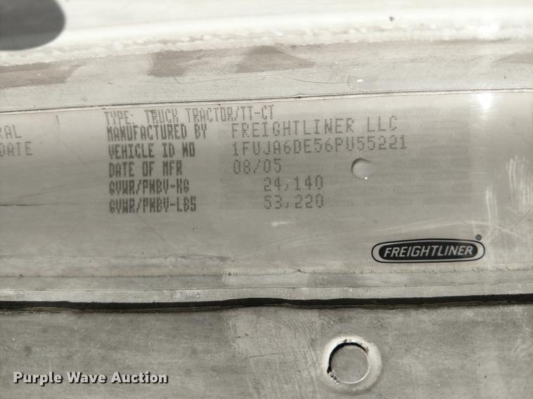 image for item DC0933 2006 Freightliner Columbia semi truck