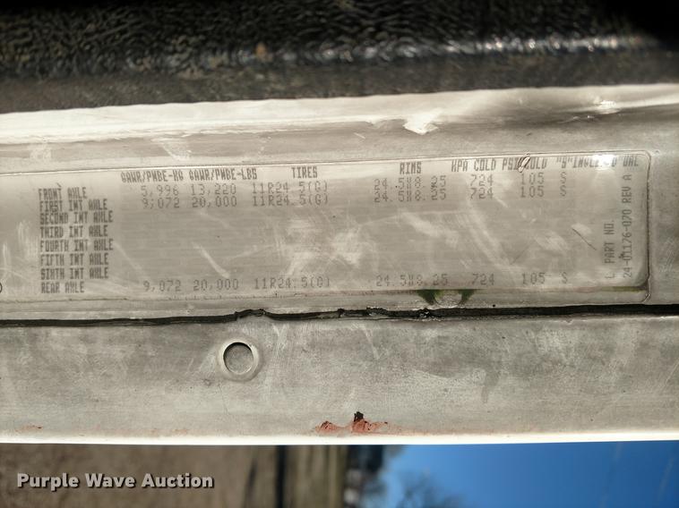 image for item DC0933 2006 Freightliner Columbia semi truck