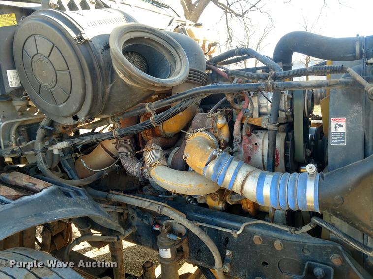 image for item DC0933 2006 Freightliner Columbia semi truck