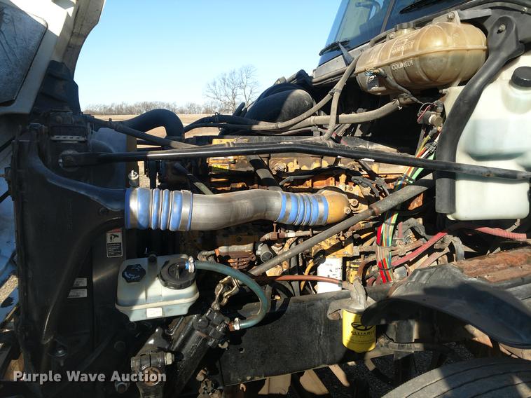 image for item DC0933 2006 Freightliner Columbia semi truck