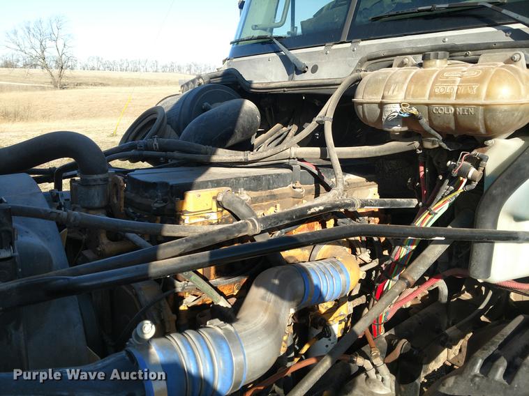 image for item DC0933 2006 Freightliner Columbia semi truck