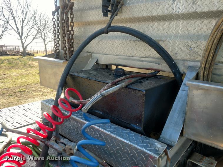 image for item DC0933 2006 Freightliner Columbia semi truck