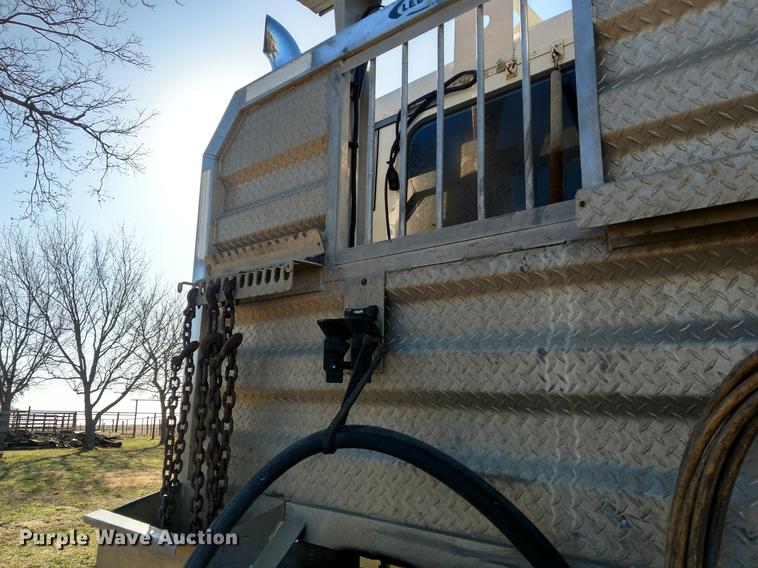 image for item DC0933 2006 Freightliner Columbia semi truck