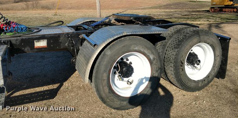 image for item DC0933 2006 Freightliner Columbia semi truck