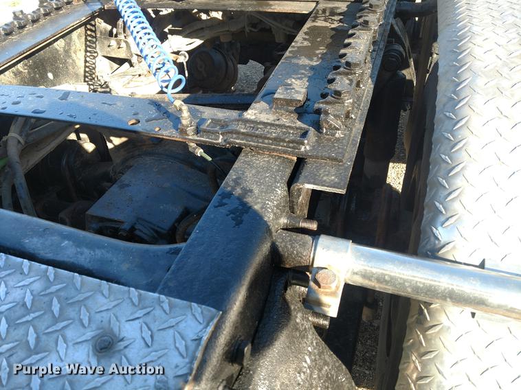 image for item DC0933 2006 Freightliner Columbia semi truck