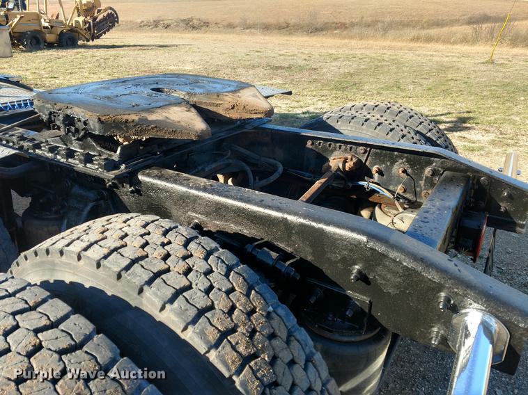 image for item DC0933 2006 Freightliner Columbia semi truck