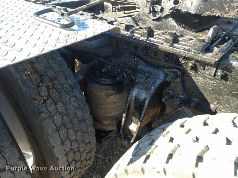 image for item DC0933 2006 Freightliner Columbia semi truck