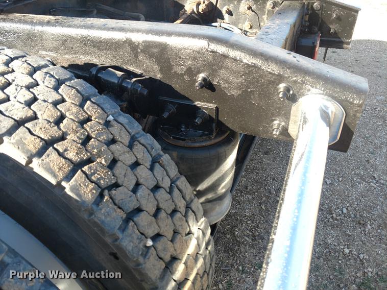 image for item DC0933 2006 Freightliner Columbia semi truck