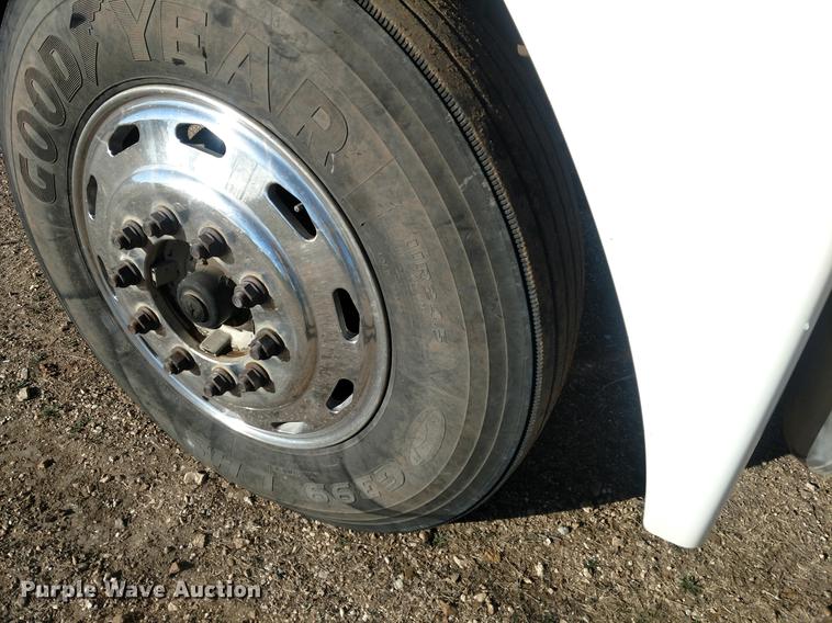 image for item DC0933 2006 Freightliner Columbia semi truck