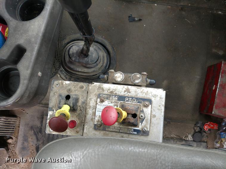 image for item DC0951 2001 International 9400i semi truck