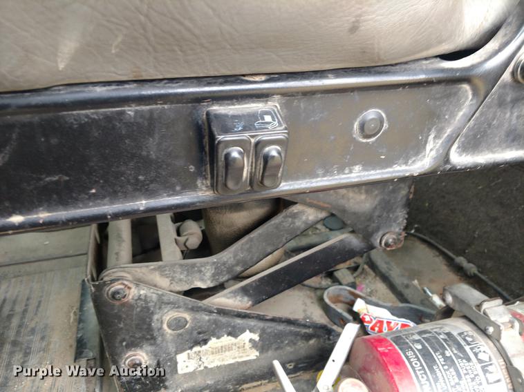 image for item DC0951 2001 International 9400i semi truck