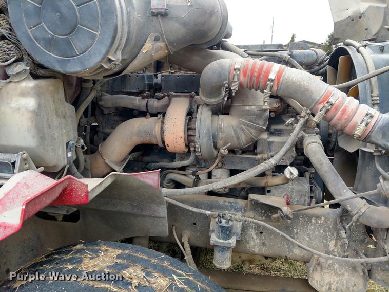 image for item DC0951 2001 International 9400i semi truck