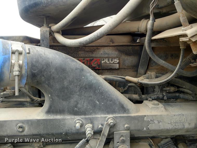 image for item DC0951 2001 International 9400i semi truck