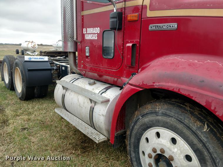 image for item DC0951 2001 International 9400i semi truck