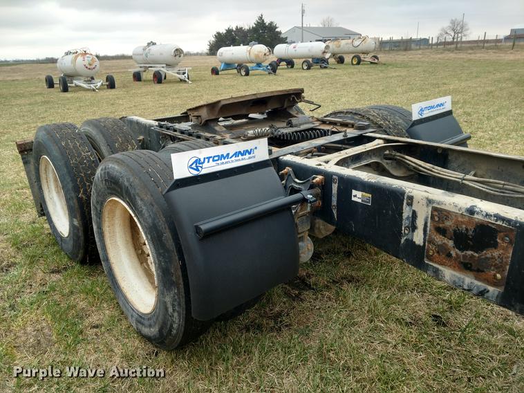 image for item DC0951 2001 International 9400i semi truck