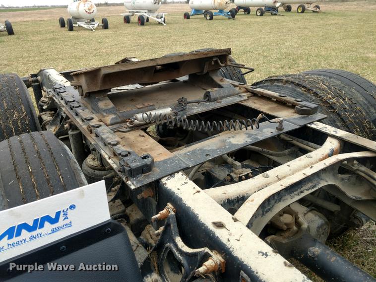 image for item DC0951 2001 International 9400i semi truck