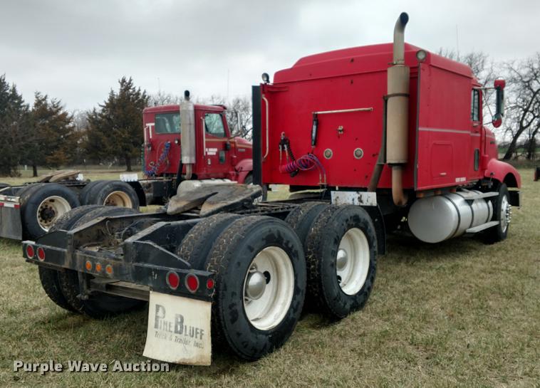 image for item DC0952 1995 International 9400 Eagle semi truck