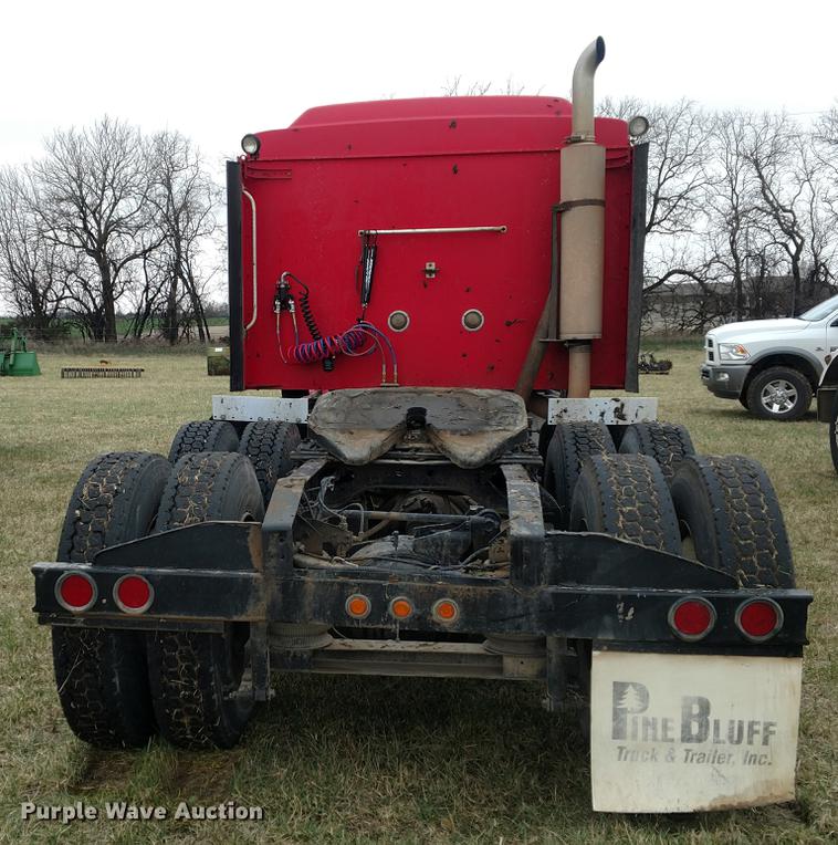 image for item DC0952 1995 International 9400 Eagle semi truck