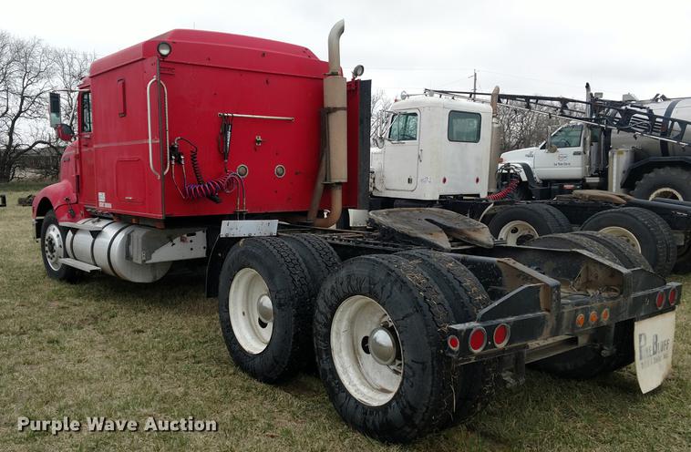 image for item DC0952 1995 International 9400 Eagle semi truck