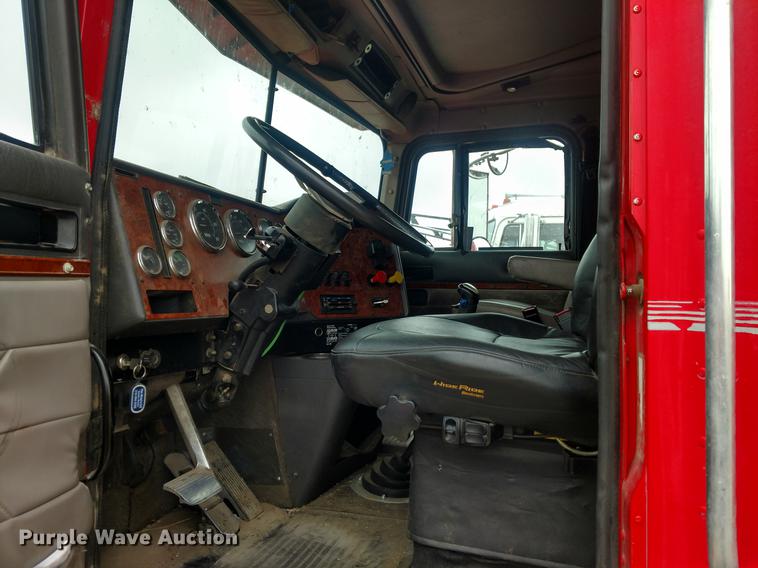 image for item DC0952 1995 International 9400 Eagle semi truck