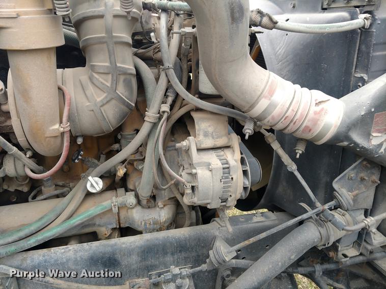 image for item DC0952 1995 International 9400 Eagle semi truck