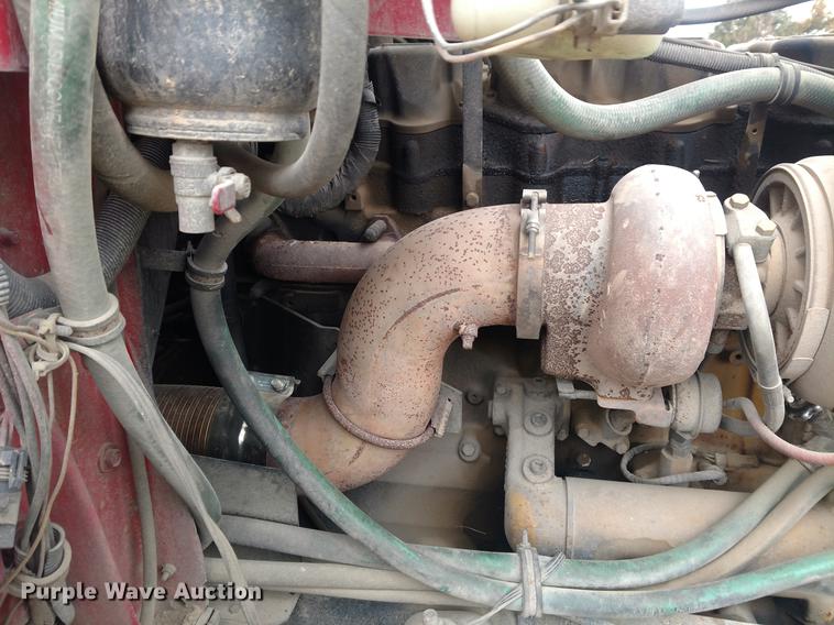 image for item DC0952 1995 International 9400 Eagle semi truck