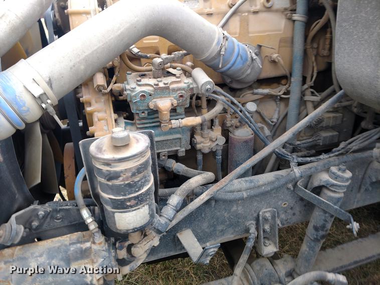 image for item DC0952 1995 International 9400 Eagle semi truck