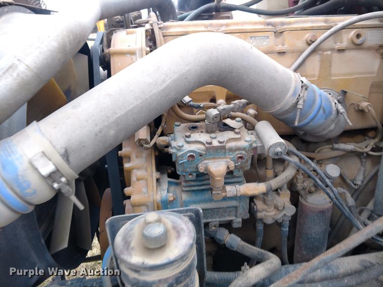 image for item DC0952 1995 International 9400 Eagle semi truck