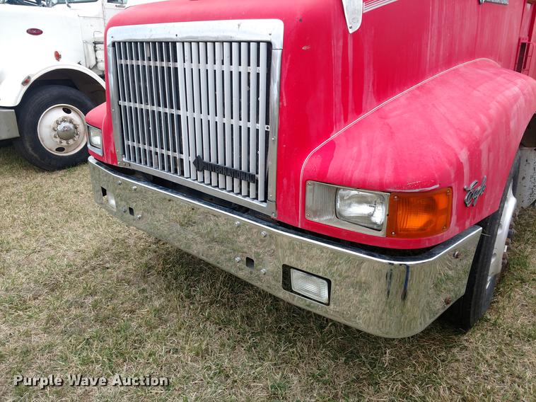 image for item DC0952 1995 International 9400 Eagle semi truck