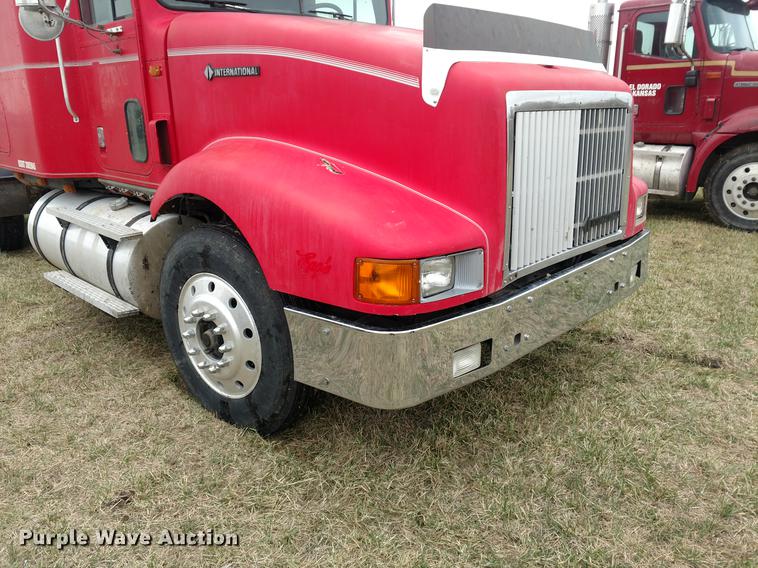 image for item DC0952 1995 International 9400 Eagle semi truck
