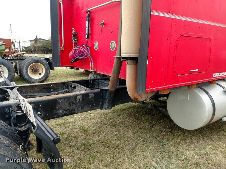 image for item DC0952 1995 International 9400 Eagle semi truck