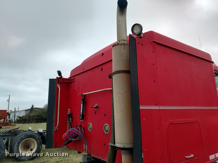 image for item DC0952 1995 International 9400 Eagle semi truck