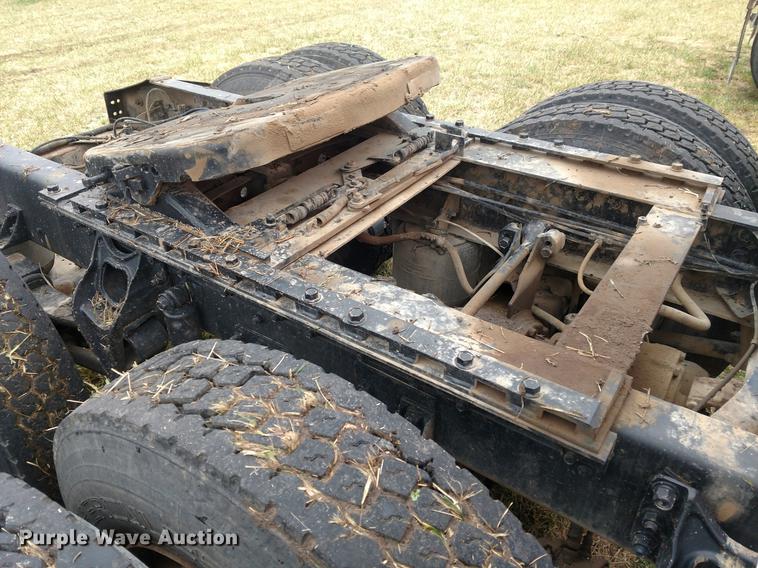 image for item DC0952 1995 International 9400 Eagle semi truck