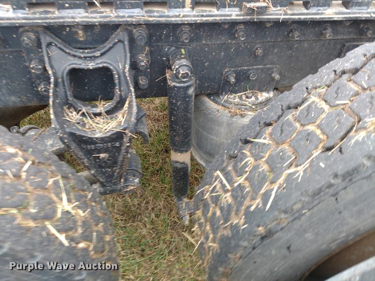 image for item DC0952 1995 International 9400 Eagle semi truck